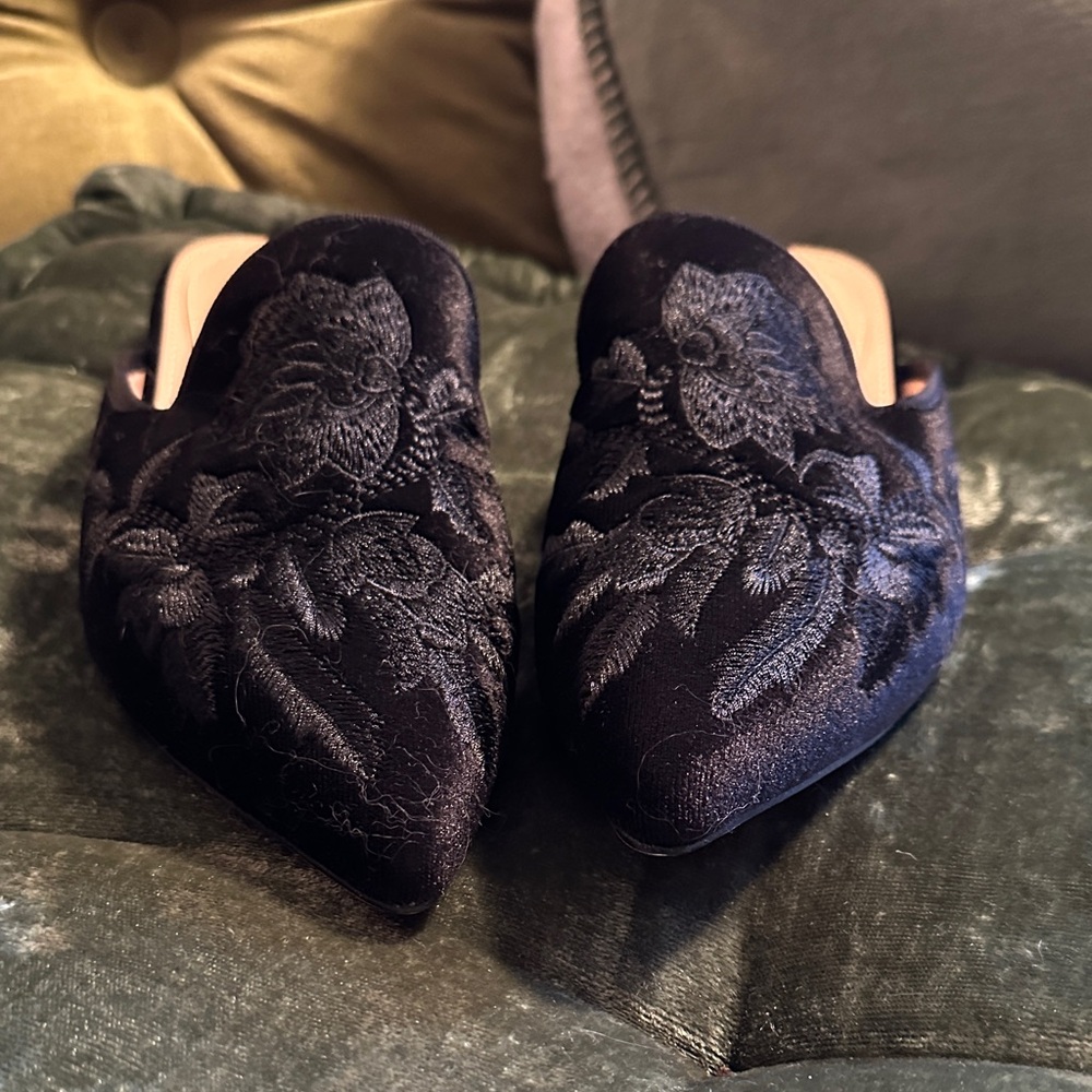 Chic Black Floral Women's Mules
